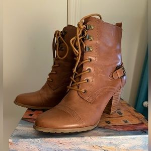 EUC Bella Vita Leather Ankle Boots
